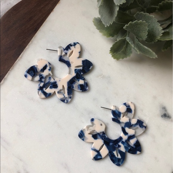 The Mila - Blue & Cream Floral Hoops - Picture 2 of 4